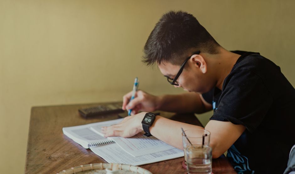 Cách xin thầy cô phản hồi bài tập lớn trước hạn nộp ở Sài Gòn