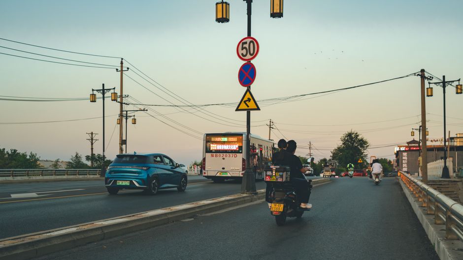 Đi xe máy giờ cao điểm buổi sáng: sinh viên nên xuất phát lúc mấy giờ?