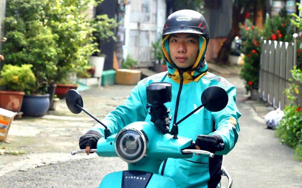 Một tân sinh viên Sài Gòn tự xoay tiền trọ bằng nghề chạy xe ôm