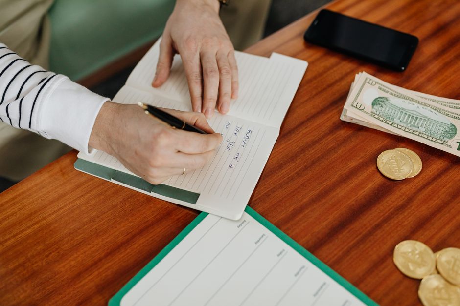 Quản lý tiền mặt và tiền điện tử khi đi làm thêm ở quán cà phê