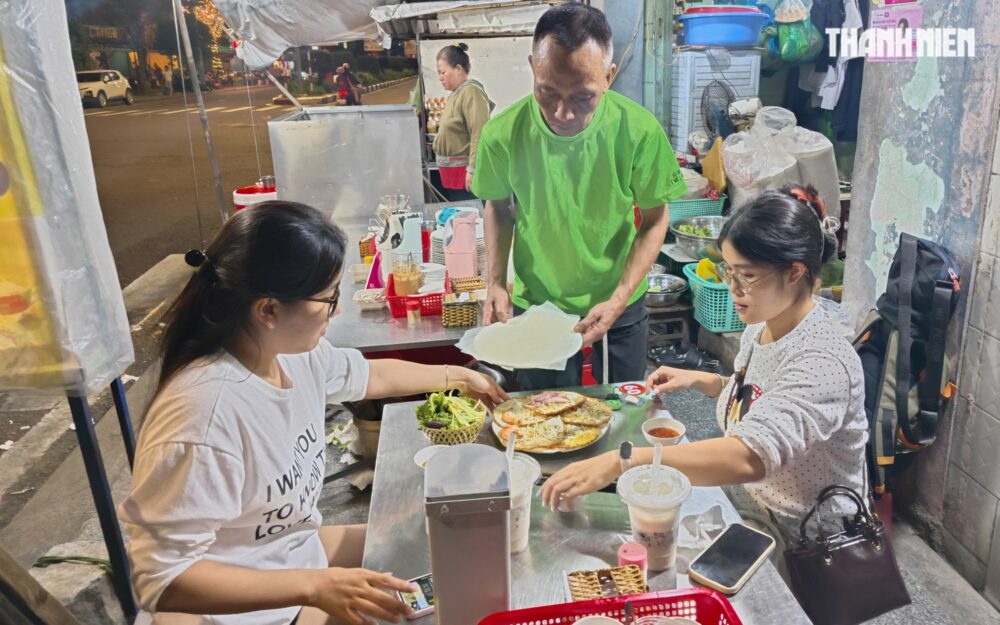 Quán bánh xèo gia truyền và cách tôi giữ ví sinh viên ở Sài Gòn
