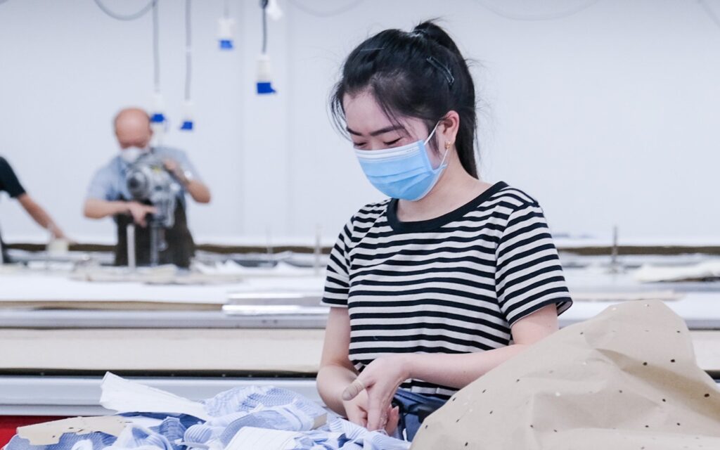 Tôi đứng quầy trà sữa ba năm và quên mất mình biết gì