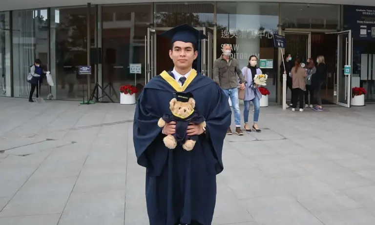 Nguyễn Đắc Hiếu trong ngày tốt nghiệp đại học. Ảnh: Nhân vật cung cấp